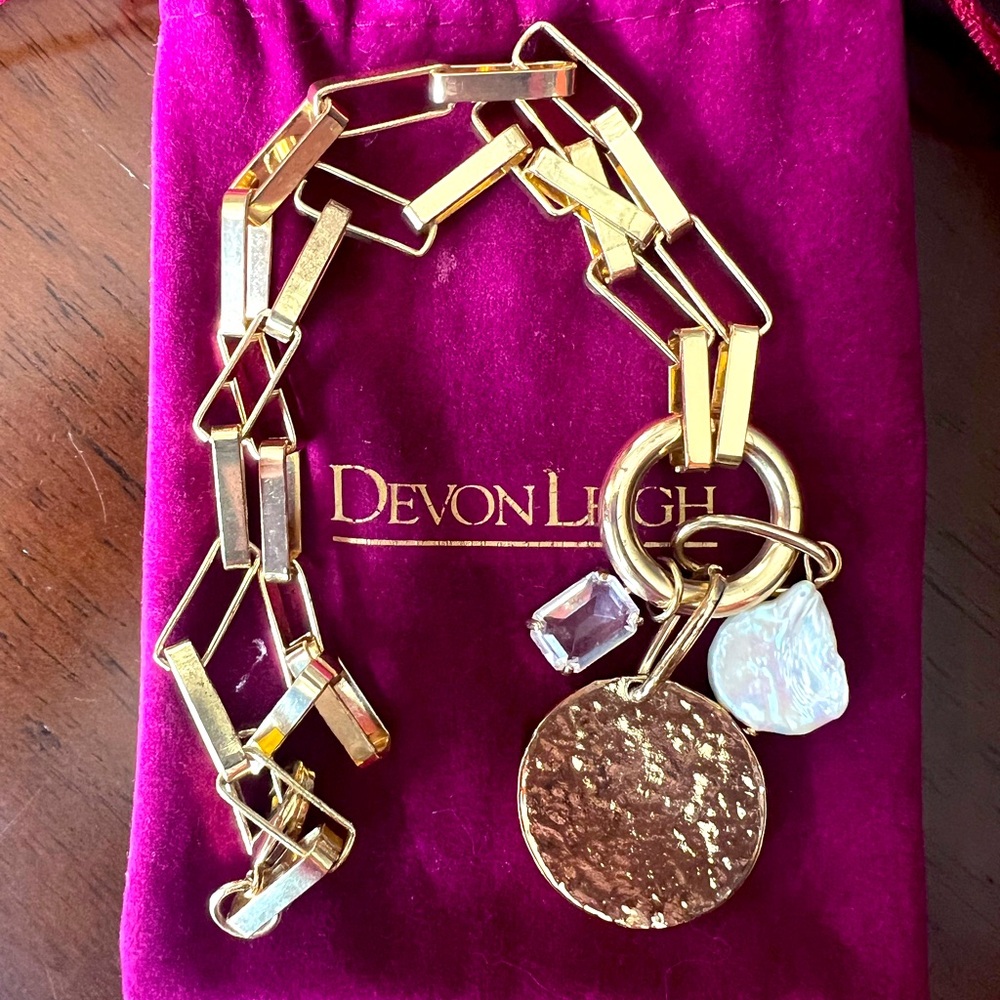 Devon Leigh Chain Link Gold Necklace with Pouch - Good condition